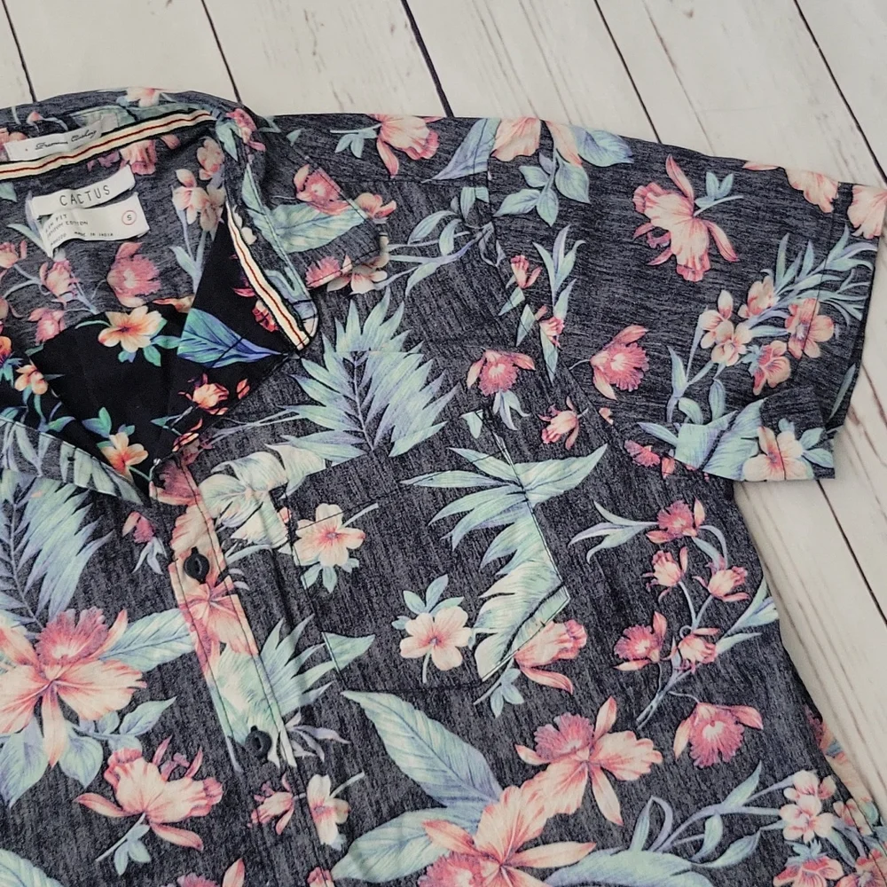 Cactus Floral Print Button Down - Picture 4 of 8